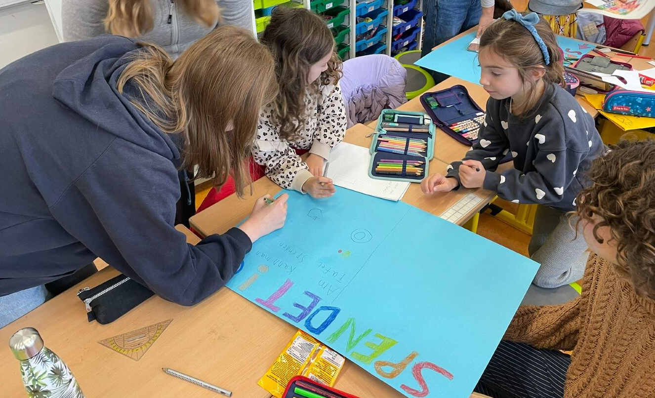 Du betrachtest gerade Hand in Hand